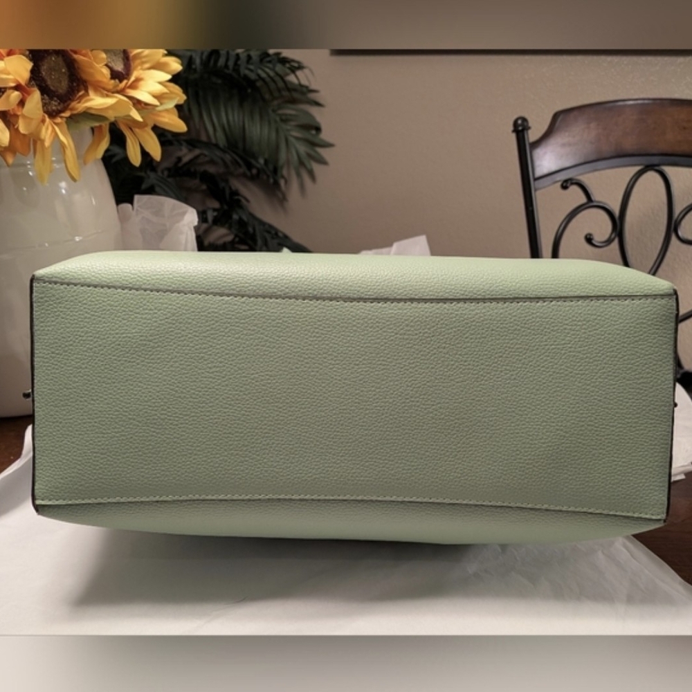 Coach Pebbled Leather Mollie (Large) Tote in PALE PISTACHIO - NWT - Picture 4 of 8